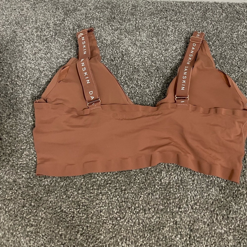 New Danskin sports bra size L